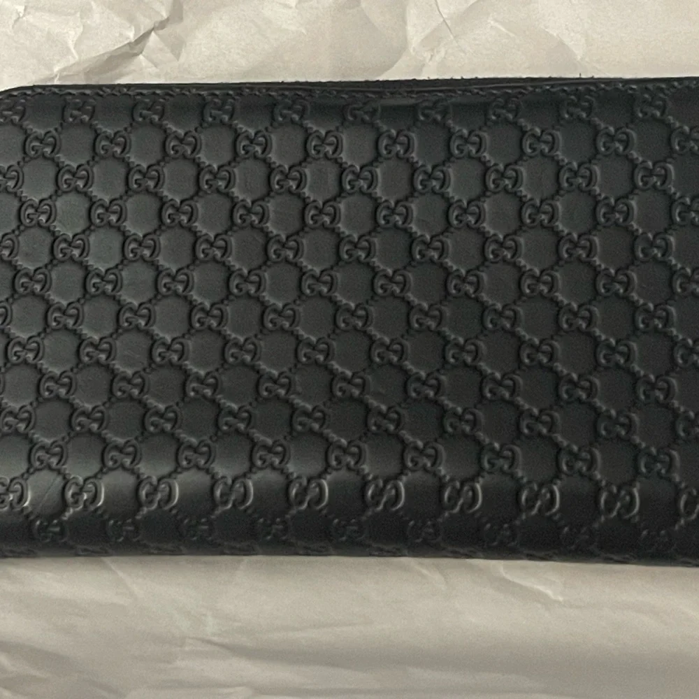 EUC Gucci women’s zip around Black Embossed Leather Wallet - Picture 14 of 16
